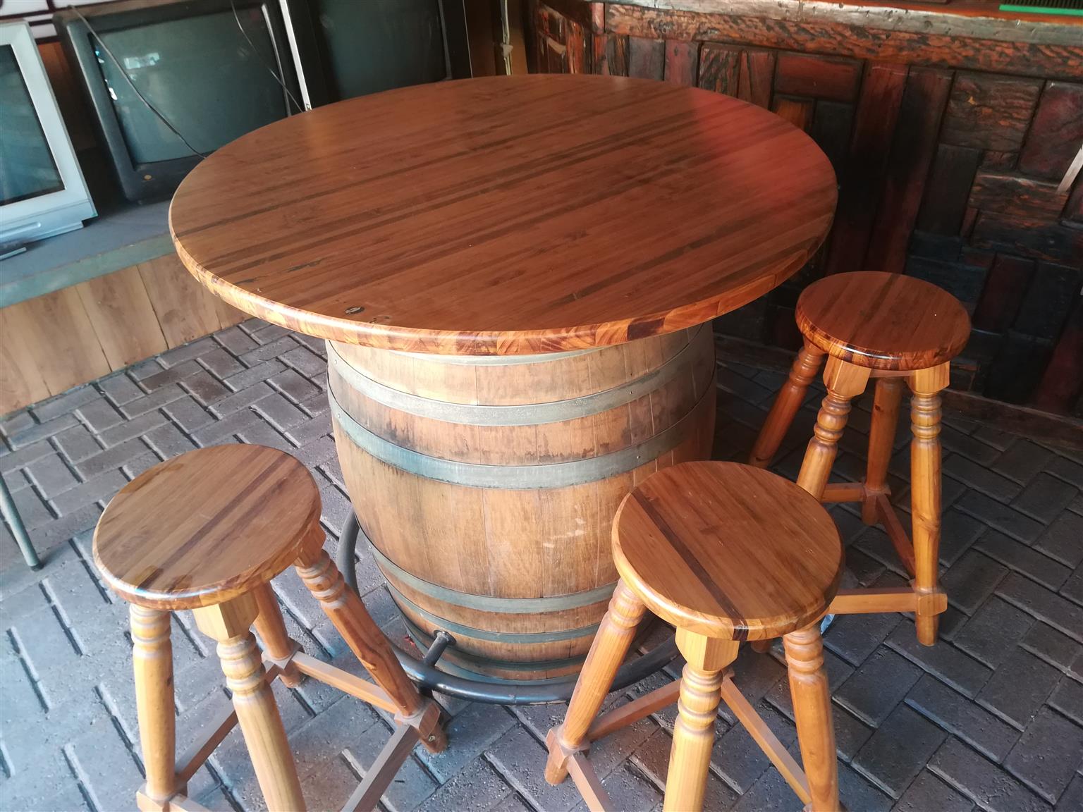 5 Chair Blackwood Barrel Table