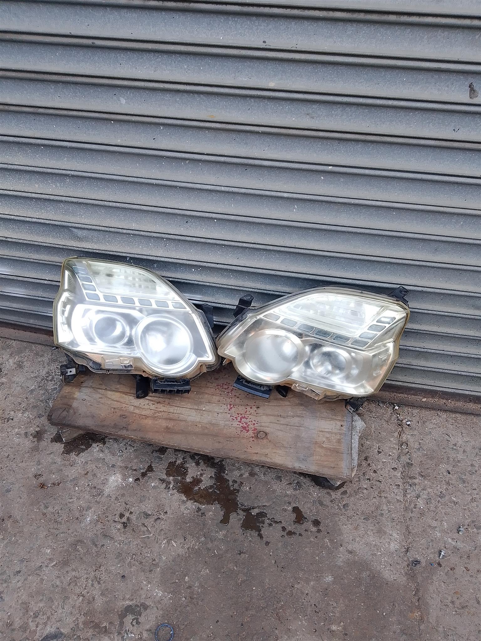 Nissan X-Trail Headlights Left/Right - Private Seller