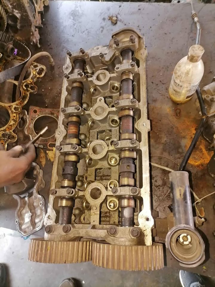 Hyundai J3 cylinder head