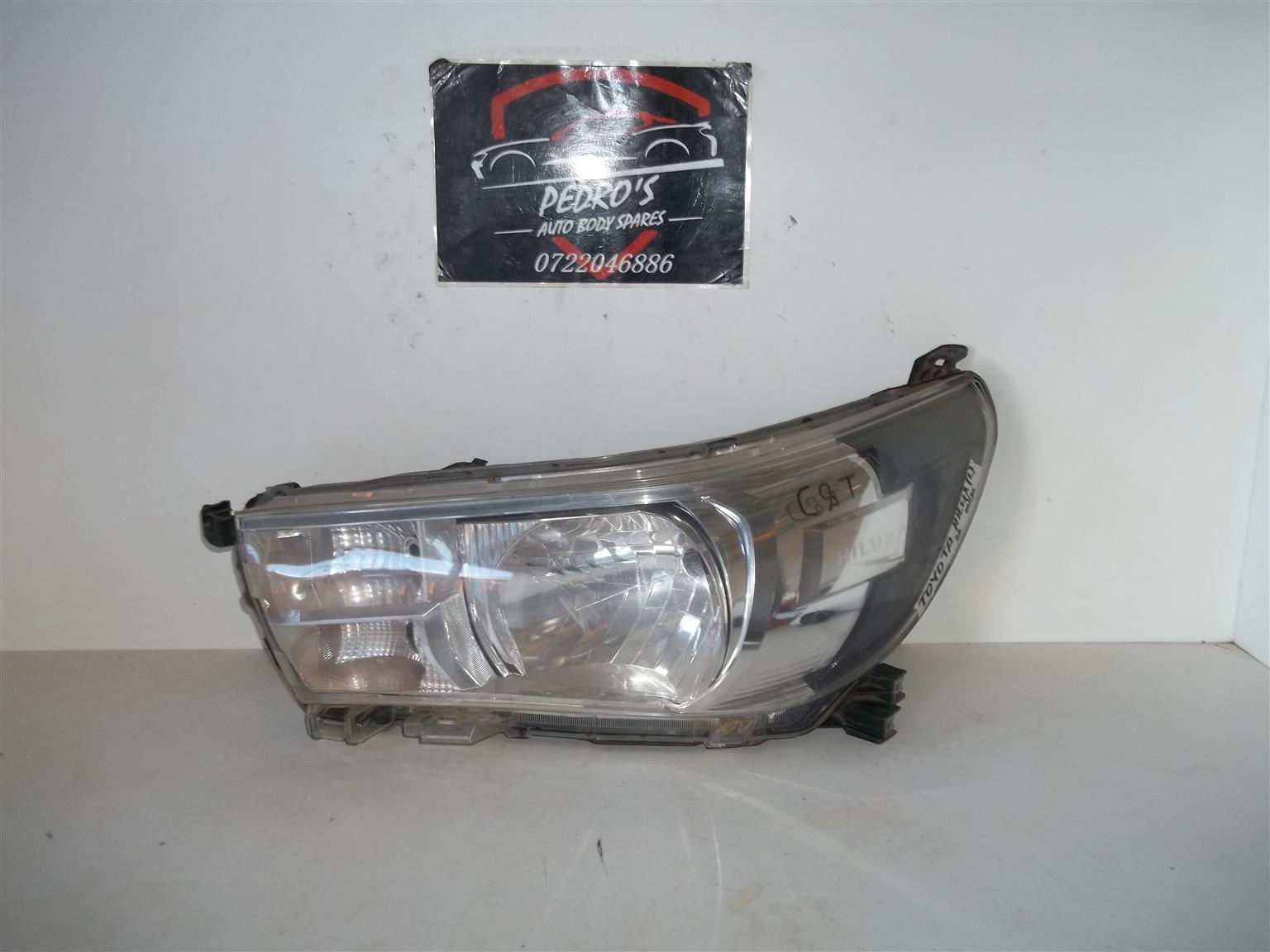 Toyota Hilux left headlight - Private Seller Toyota Hilux left headlight - Private Seller