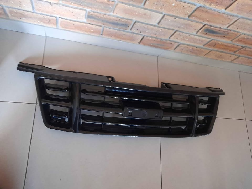 ISUZU DTEC 4X2  2009/11  BRAND NEW FRONT GRILLES BLACK TYPE FORSALE