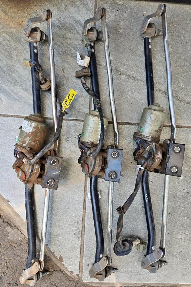Mahindra Scorpio 2.2 Wiper Motor and Mechanism For Sale - Private Seller Mahindra Scorpio 2.2 Wiper Motor and Mechanism For Sale - Private Seller