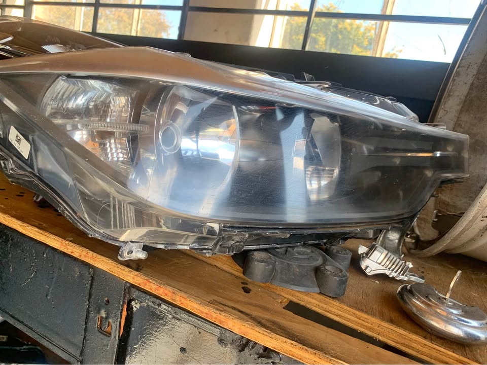 BMW f30 normal headlights preface RHS BMW f30 normal headlights preface RHS