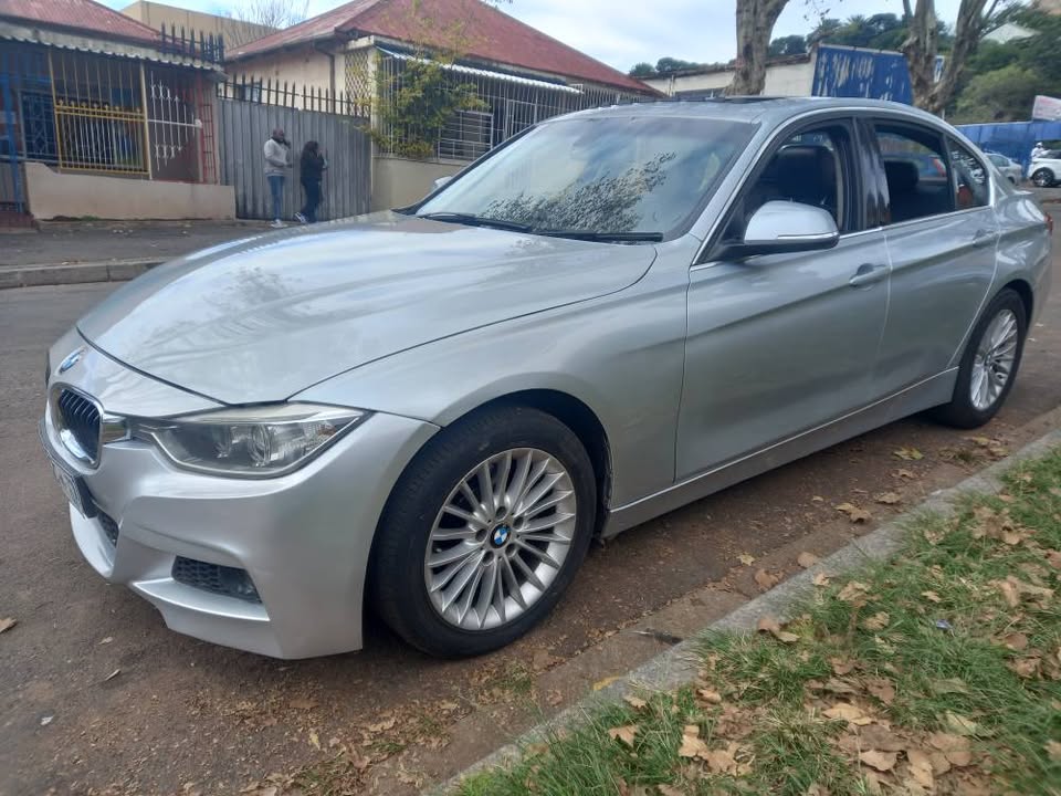 2013 BMW 320d F30 Sedan Diesel, Automatic, Silver, 127000kms Reverse Camera, Sunroof. LS.