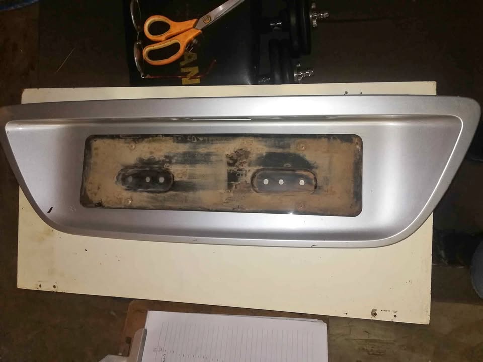 Mercedes W203 rear boot prestige panel with c200 kompressor badges chrome
