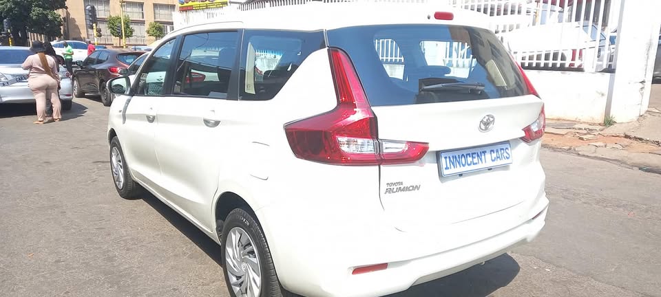 2021 TOYOTA RUMION 1.5 MANUAL.. PETROL.. WHITE COLOUR.. WITH 32000KM