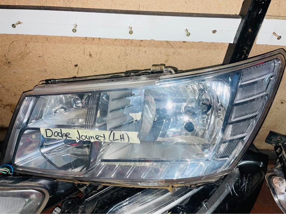 Dodge Journey headlight - Private Seller Dodge Journey headlight - Private Seller