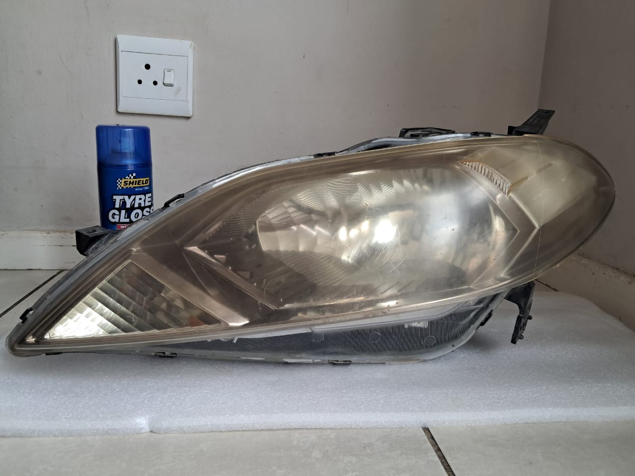Honda FRV headlight - Private Seller Honda FRV headlight - Private Seller