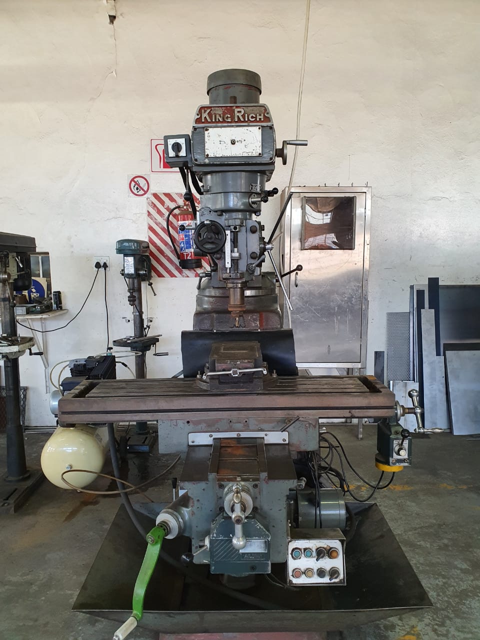 King Rich (model- KR-V3000) milling 