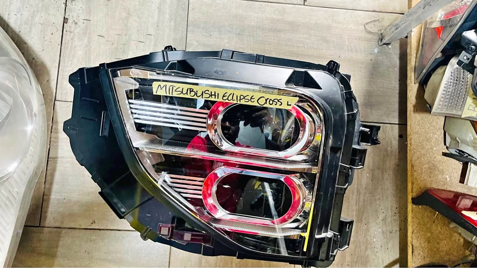 Mitsubishi Eclipse Cross headlight - Private Seller Mitsubishi Eclipse Cross headlight - Private Seller