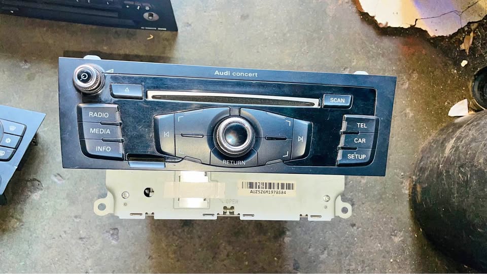 Audi Q5 radio - Private Seller
