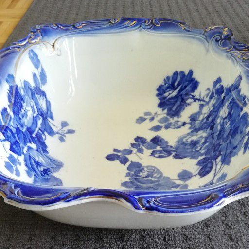 Antique Royal Doulton Burslem ‘Gloire de Dijon’ blue rose pattern ceramic wash basin. Antique Royal Doulton Burslem ‘Gloire de Dijon’ blue rose pattern ceramic wash basin.