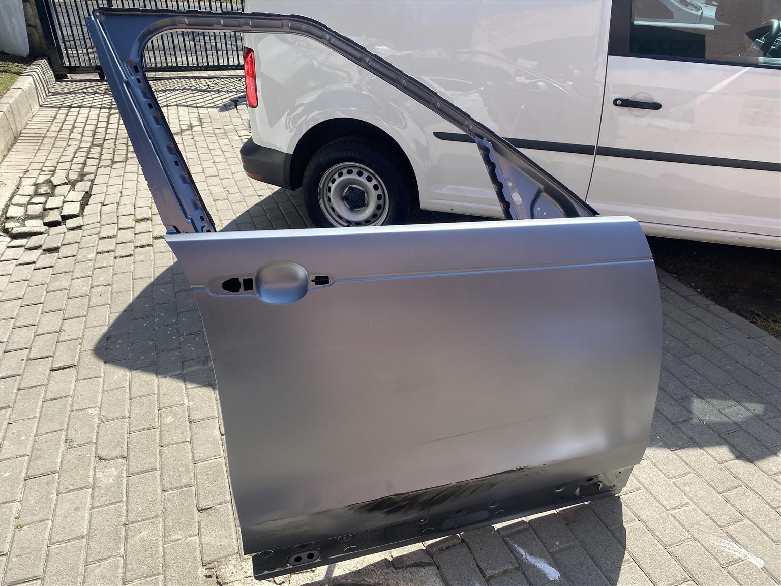 2023 LAND ROVER DISCOVERY P360 RIGHT FRONT DOOR SHELL FOR SALE - Private Seller 2023 LAND ROVER DISCOVERY P360 RIGHT FRONT DOOR SHELL FOR SALE - Private Seller