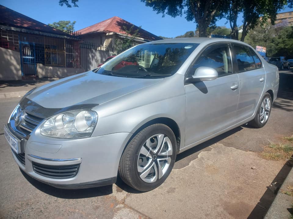 2011 JETTA 5 SEDAN 1.6 PETROL, MANUAL, SILVER COLOR, MILEAGE 98000KMS