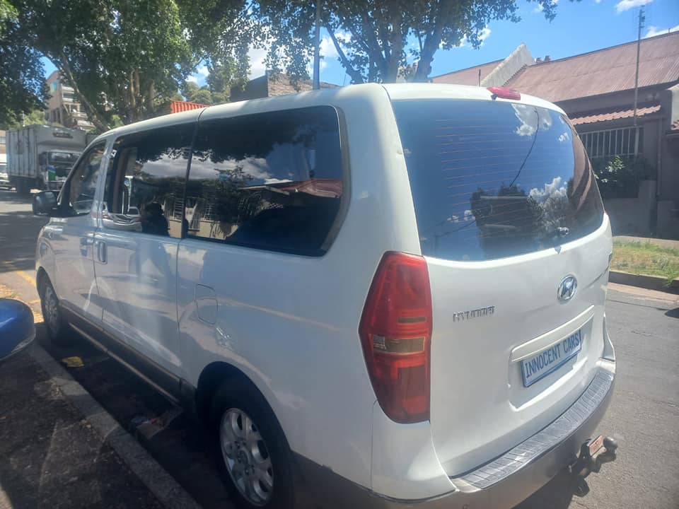 2011 HYUNDAI H1 BUS 2.5 CRDI DIESEL, MANUAL, WHITE COLOR, MILEAGE 182000KMS