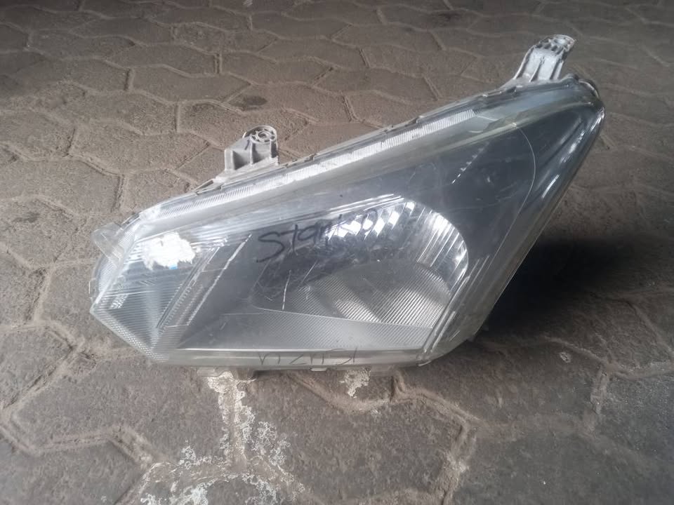 2016 - 2020 Isuzu D-Max Headlight Left Side - Private Seller 2016 - 2020 Isuzu D-Max Headlight Left Side - Private Seller