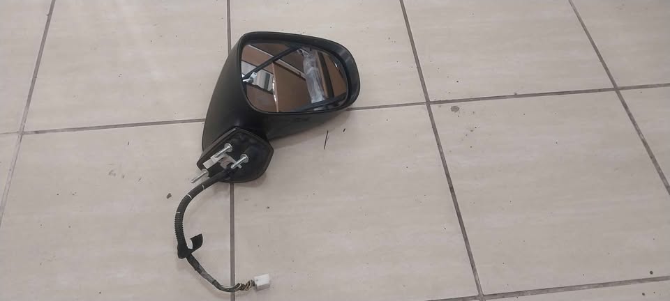 LEXUS IS250/IS SIDE MIRROR RHS - Private Seller