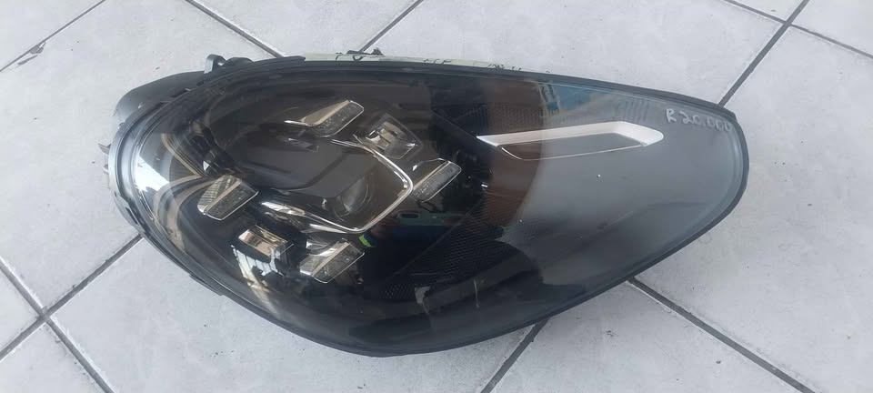 PORSCHE CAYENNE SUV HEADLIGHT RHS 2017-21 AVAILABLE