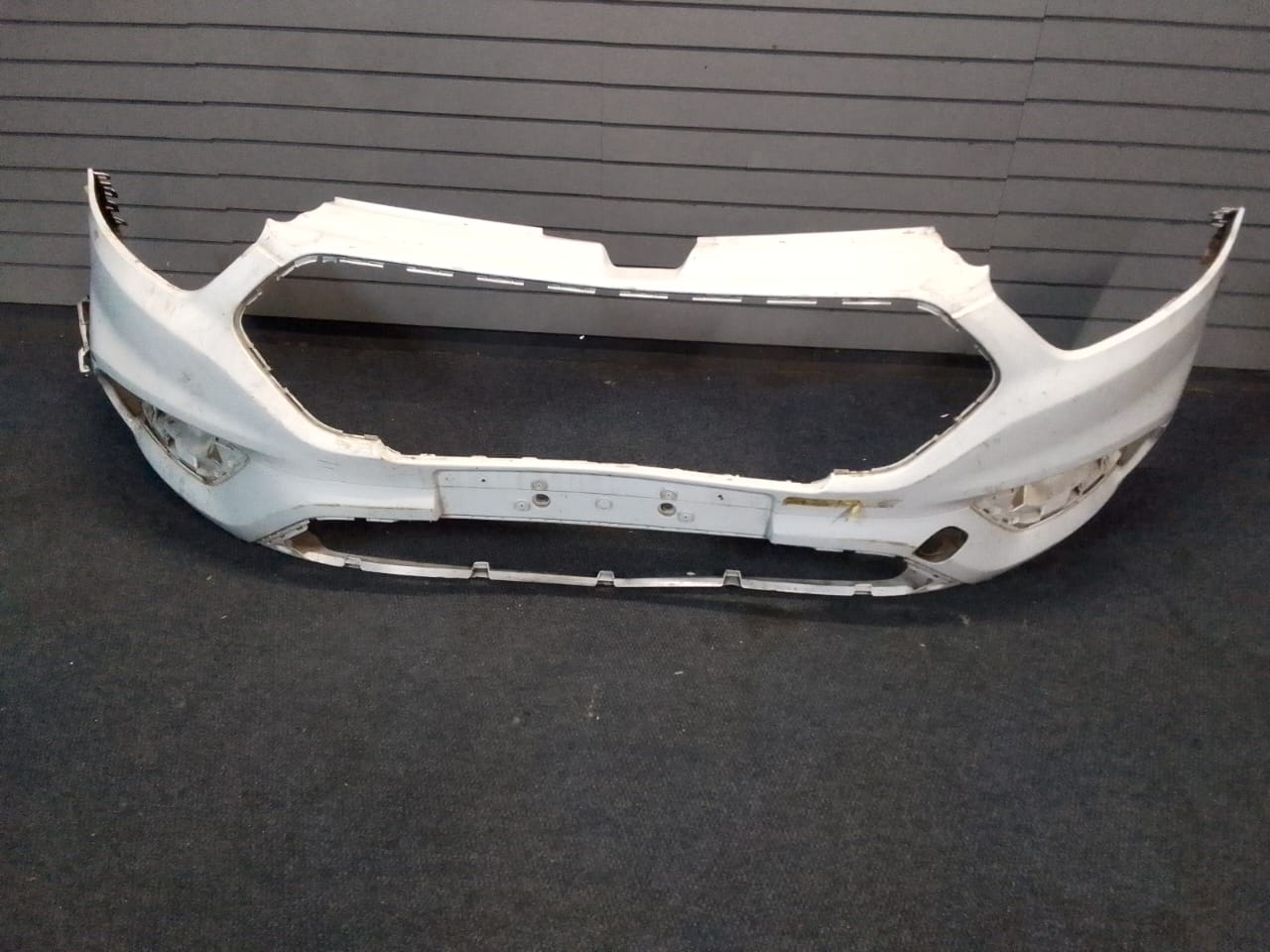 2017-2020 TOYOTA QUANTUM FRONT BUMPER - Private Seller 2017-2020 TOYOTA QUANTUM FRONT BUMPER - Private Seller
