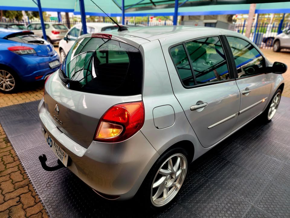 2010 Renault clio 1.6 16v automatic
