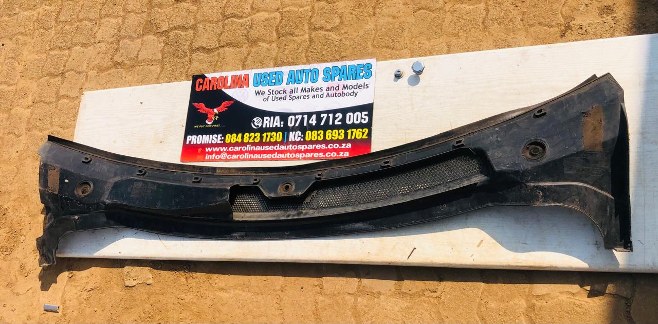 Range Rover Discovery 3 wiper cowling - Private Seller Range Rover Discovery 3 wiper cowling - Private Seller