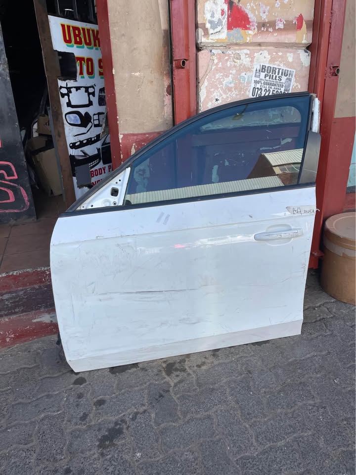 Audi A4 door 2014 - Private Seller Audi A4 door 2014 - Private Seller