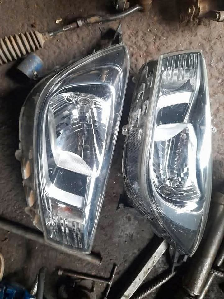 KIA PEGAS HEADLIGHTS - Private Seller KIA PEGAS HEADLIGHTS - Private Seller