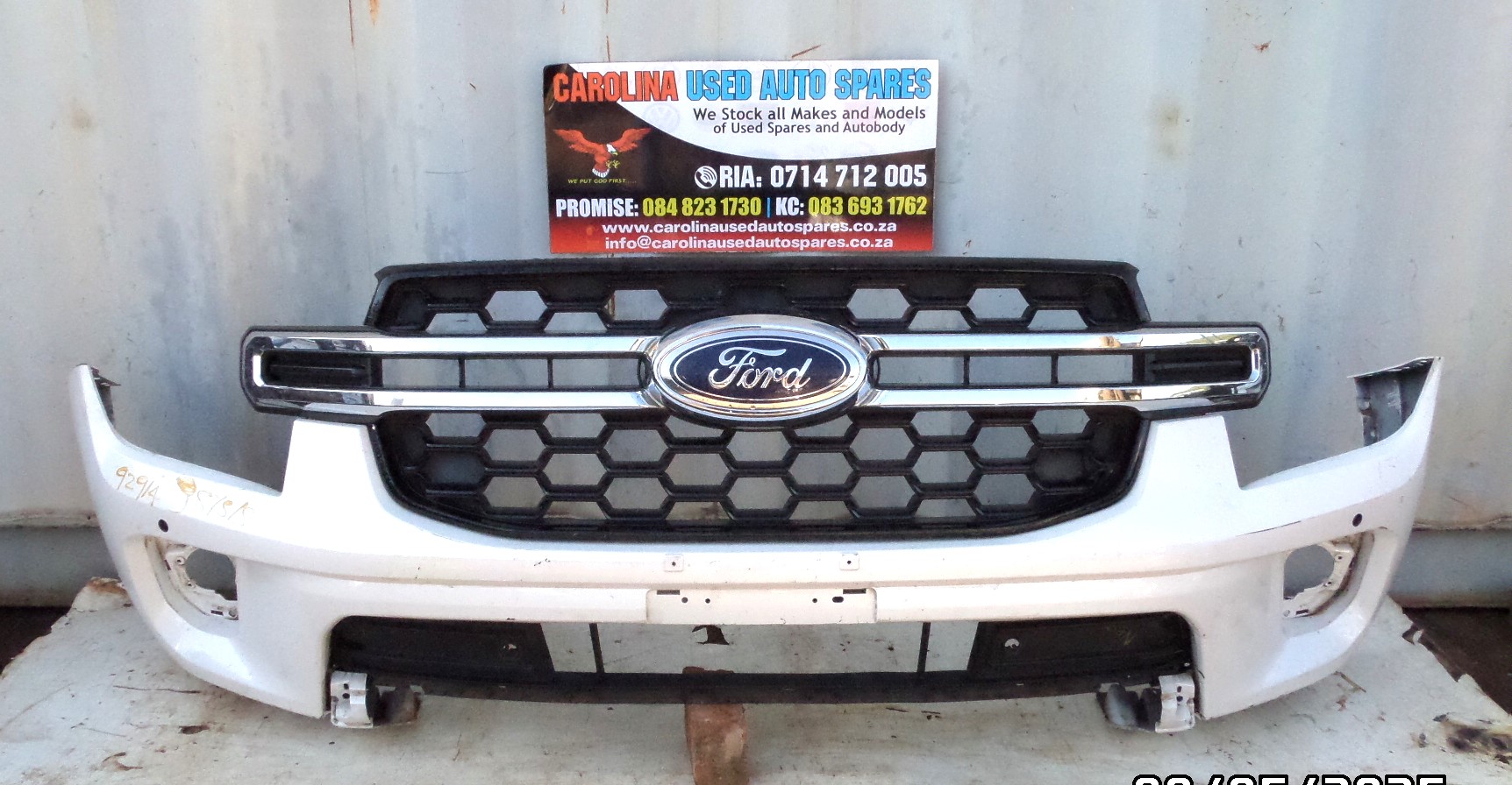 Ford Everest T9 front bumper chrome radiator grill (badge) - Private Seller Ford Everest T9 front bumper chrome radiator grill (badge) - Private Seller