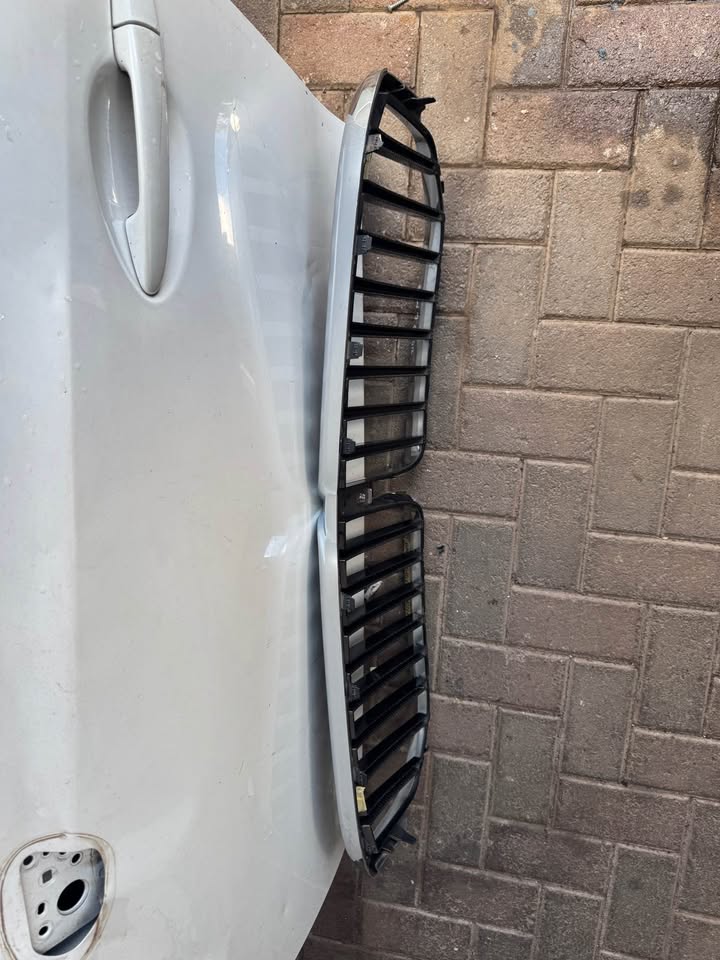 BMW 7 Series G11 Main Front Bumper Grill - Private Seller BMW 7 Series G11 Main Front Bumper Grill - Private Seller