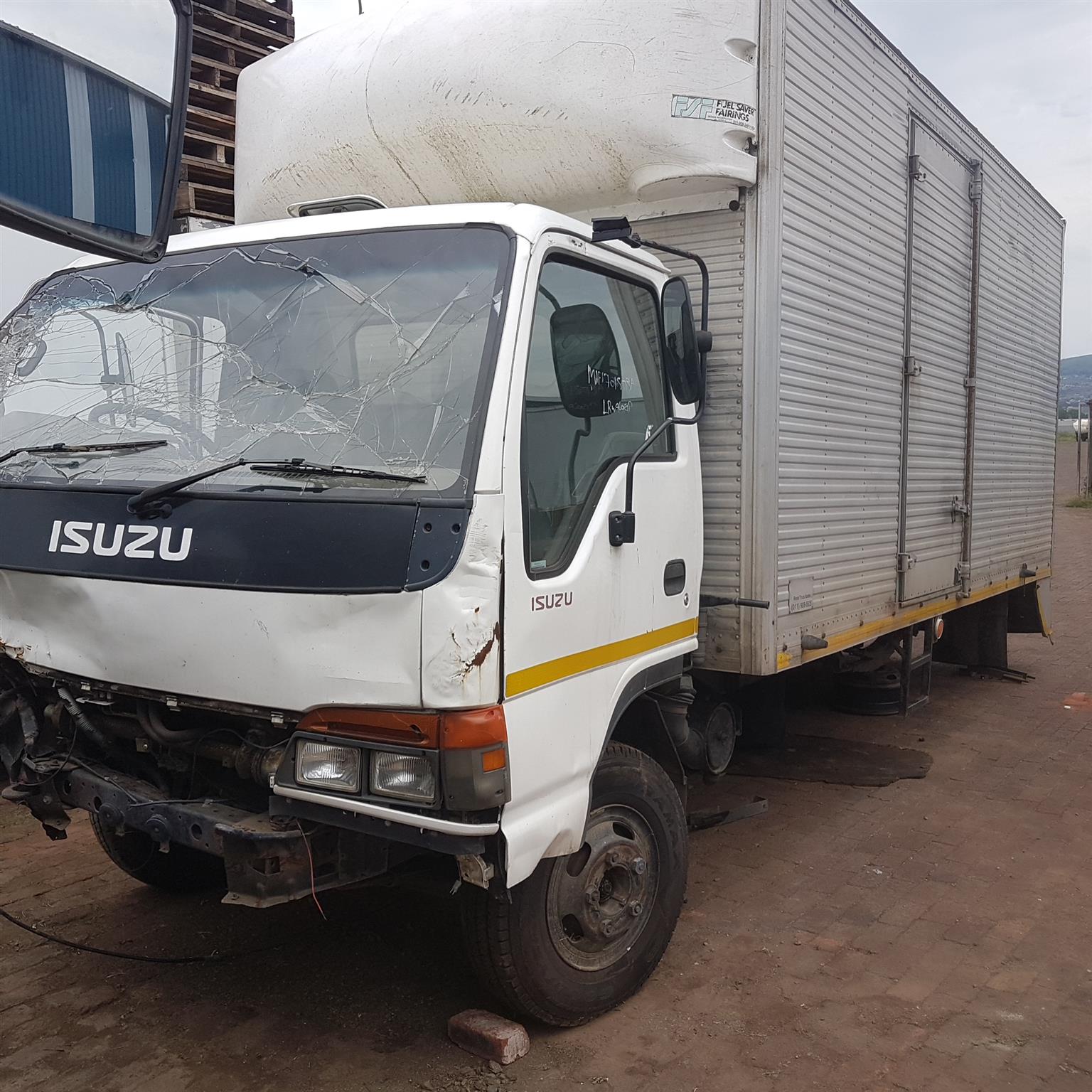 ISUZU NPR 300 TRUCK -STRIPPING 4 SPARES - 4HF1 ENGINE - 5 SP GEAR BOX