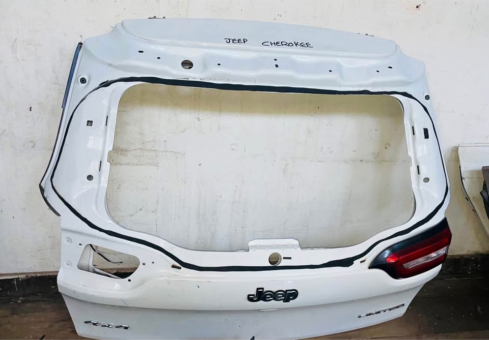 Jeep Cherokee tailgate - Private Seller Jeep Cherokee tailgate - Private Seller