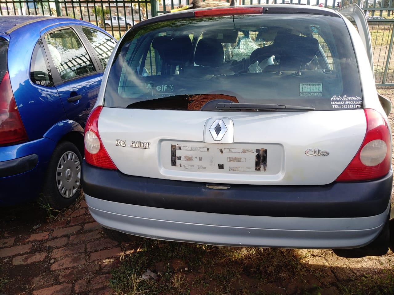 RENAULT CLIO ACCIDENT DAMAGEDBODY PARTS FOR SALE - Private Seller