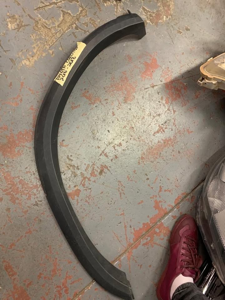 TOYOTA COROLLA WHEEL ARCH - Private Seller TOYOTA COROLLA WHEEL ARCH - Private Seller