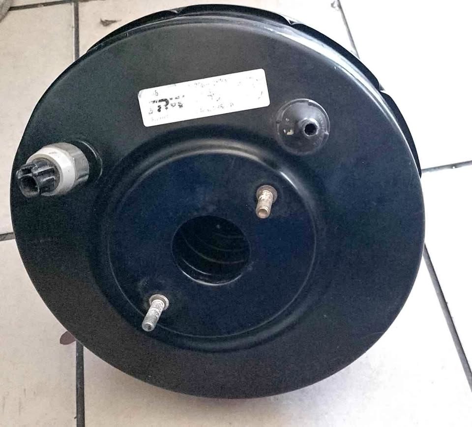Toyota Hilux diesel brake booster selling for R1500 - Private Seller Toyota Hilux diesel brake booster selling for R1500 - Private Seller