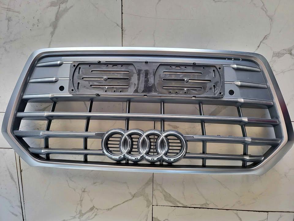 2018 Audi Q5 main grill for sale - Private Seller 2018 Audi Q5 main grill for sale - Private Seller