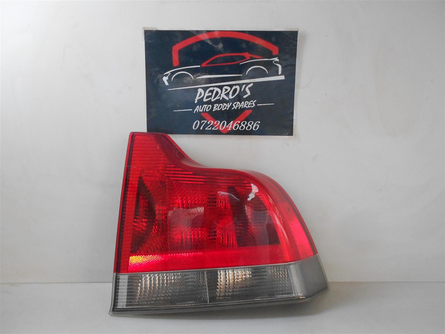 Volvo S60 Right Tail Light - Private Seller Volvo S60 Right Tail Light - Private Seller