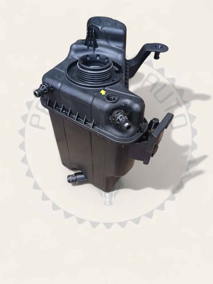 BMW F30/F34 3 SERIES AND F32, F33, F36 4 SERIES WATER BOTTLE, EXPANSION TANK AVAILABLE FOR SALE - Private Seller BMW F30/F34 3 SERIES AND F32, F33, F36 4 SERIES WATER BOTTLE, EXPANSION TANK AVAILABLE FOR SALE - Private Seller