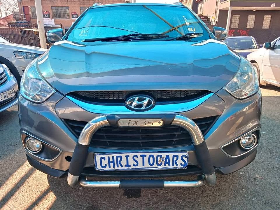 2013 model Hyundai ix35 Executive hatchback Manuel Transmission petrol 2.0 engine capacity 2013 model Hyundai ix35 Executive hatchback Manuel Transmission petrol 2.0 engine capacity