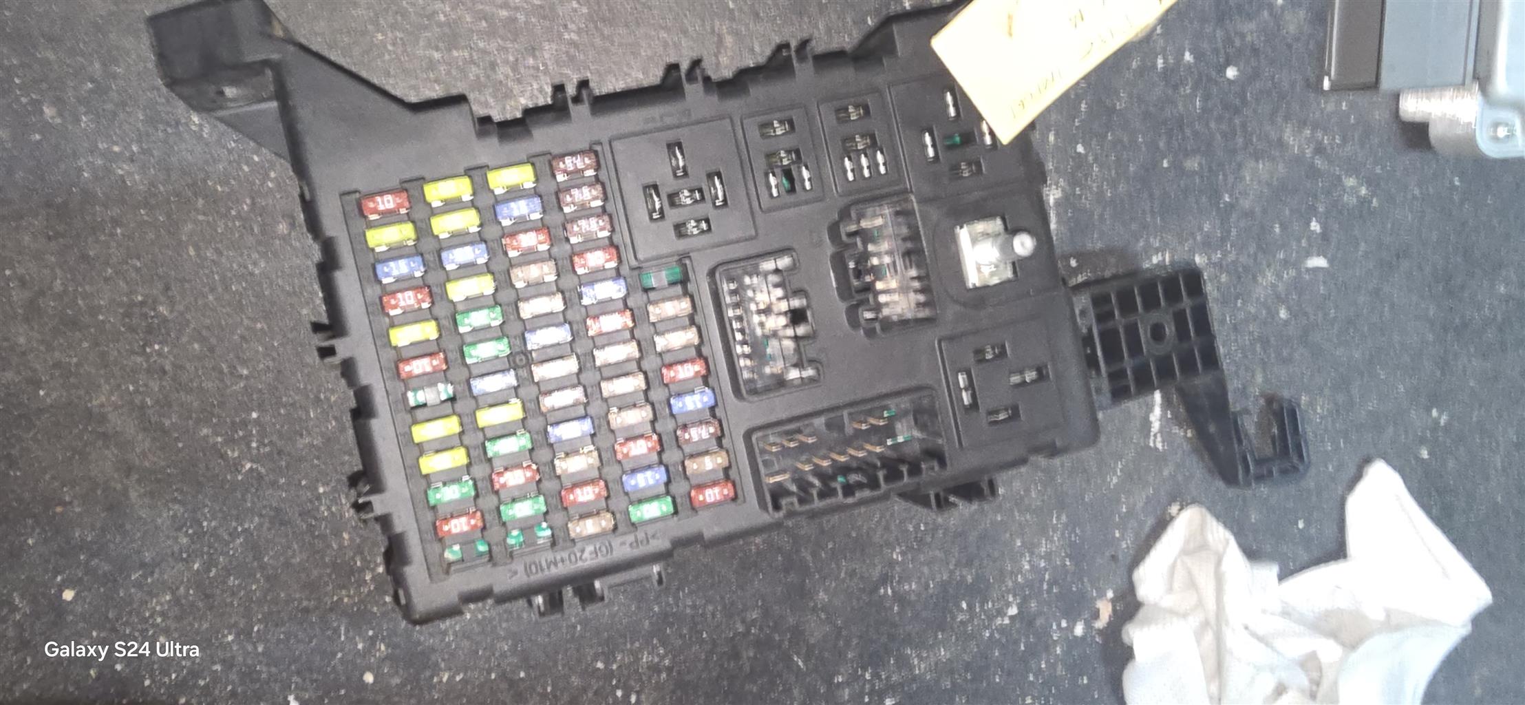 Jaguar Xtype X400 2.1Petrol BCM/Passenger Fuse box includes all fuses and relays - Private Seller