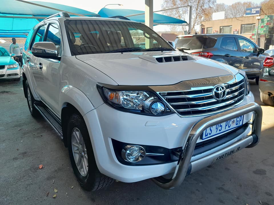 2015 TOYOTA FORTUNER 3.0 D4D 4X2  AUTOMATIC