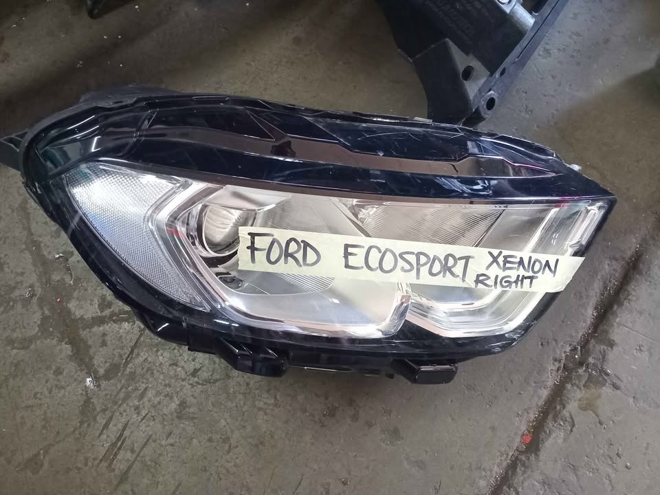 Ford ecosport Xenon right side headlight - Private Seller Ford ecosport Xenon right side headlight - Private Seller