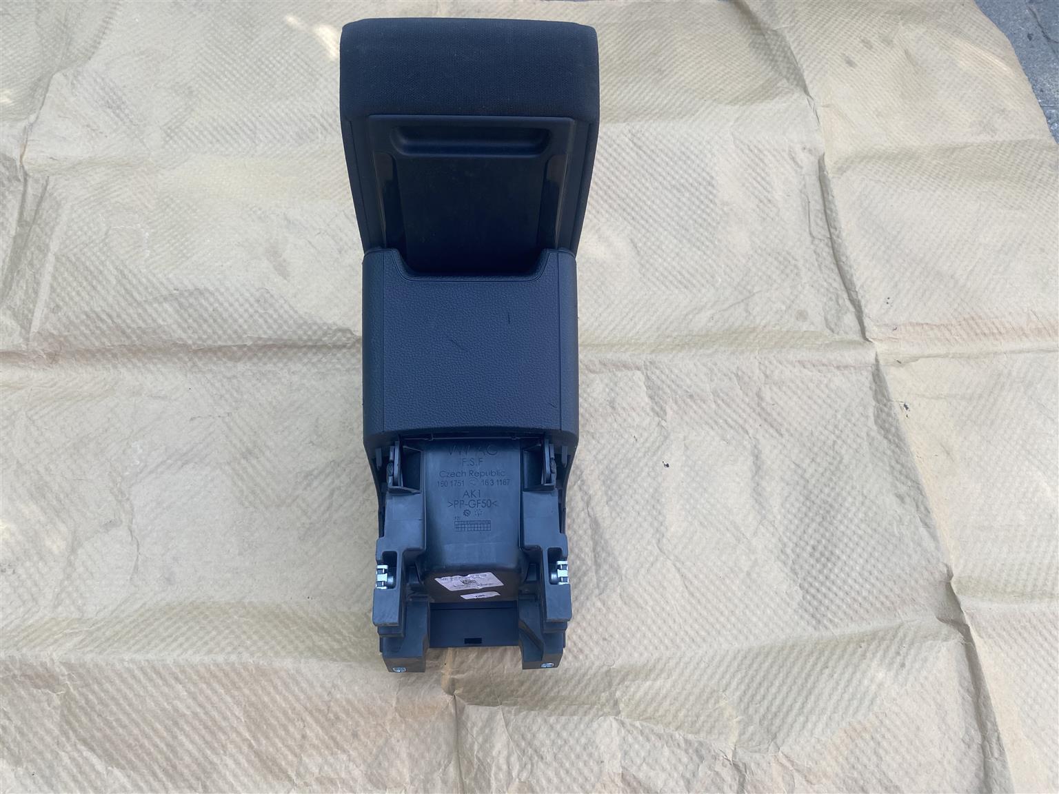 2021 VW POLO 8 CENTER ARM REST FOR SALE. IN PRISTINE CONDITION