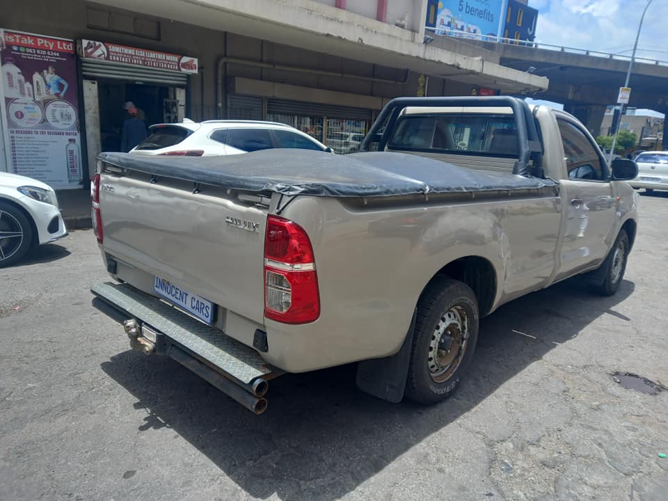 2013 TOYOTA HILUX 2.0 PETROL, LOW RIDER. BEIG COLOUR, MILEAGE