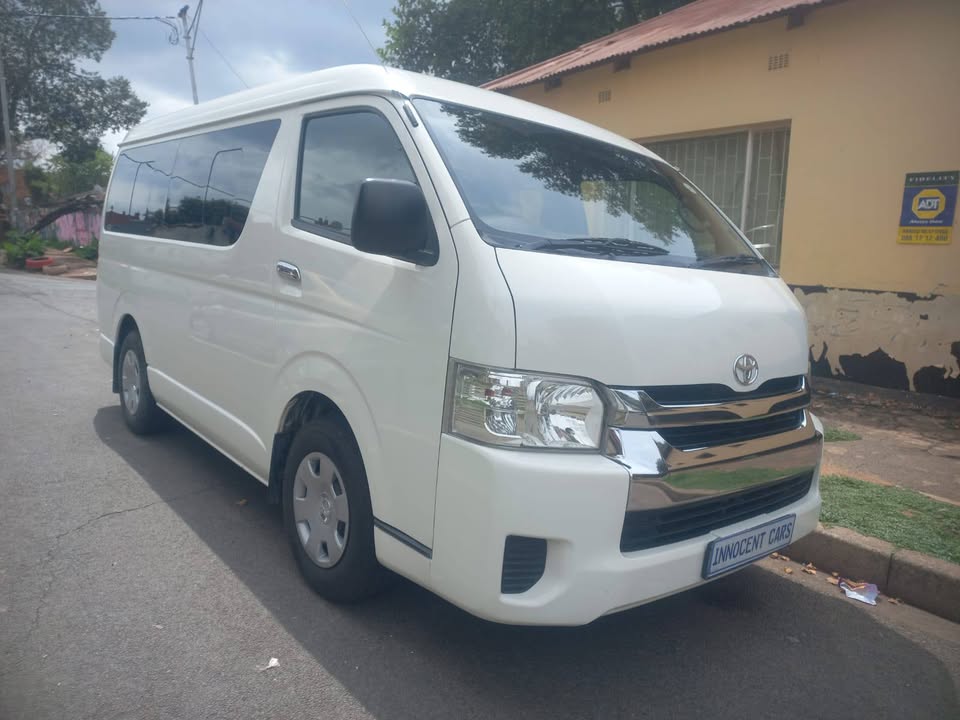 Toyota QUANTUM 2.7 GL PETROL, Manual, Color White, 10 seaters, Mileage 176000kms