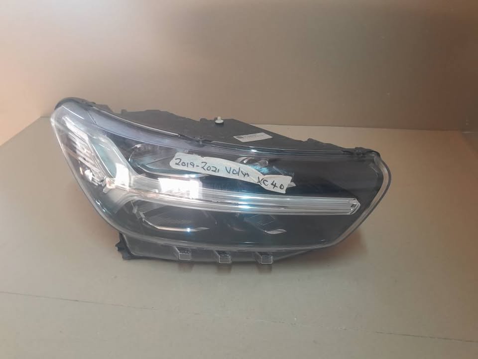 2019-2021 VOLVO XC40 RIGHT SIDE HEADLIGHT FOR SALE