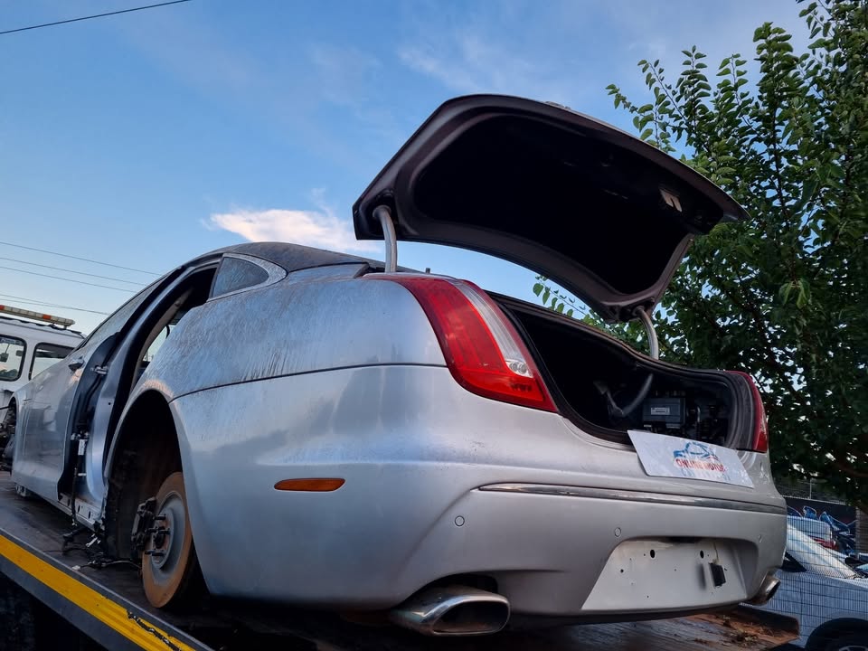 Jaguar XJ V8 STRIPPING AS SPARES - Private Seller