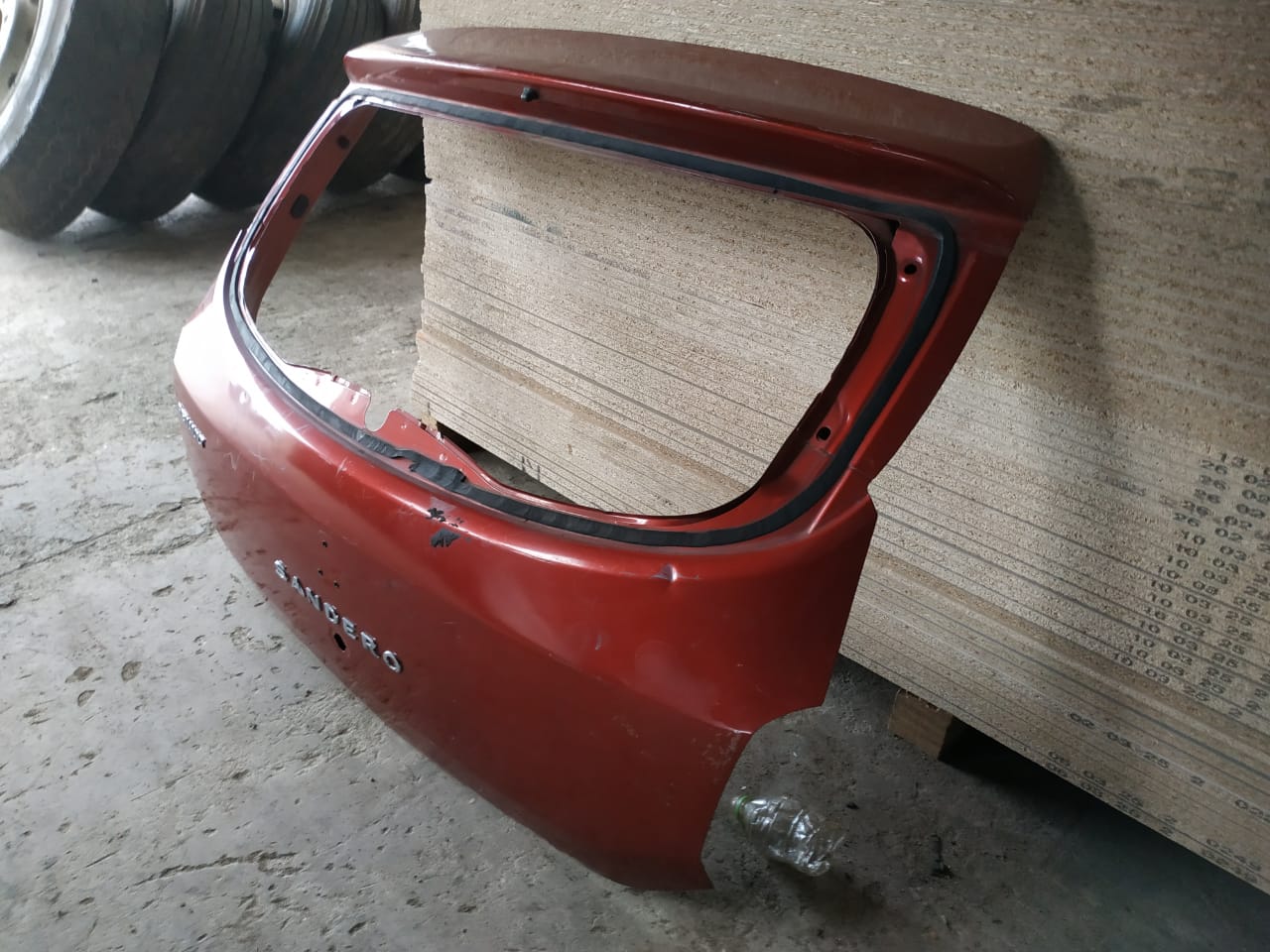 Renault Sandero Stepway tailgate shell for sale - Private Seller Renault Sandero Stepway tailgate shell for sale - Private Seller