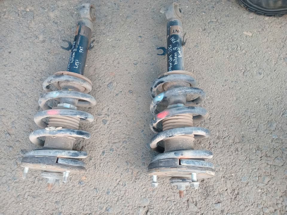 2017 Mahindra S10 SUV front shock n spring for sale WhatsApp or cell - Private Seller