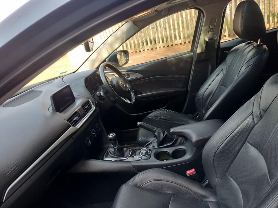 2019 Mazda 3 1.6 Dynamic Hatchback with a Nice interior seat and Service book