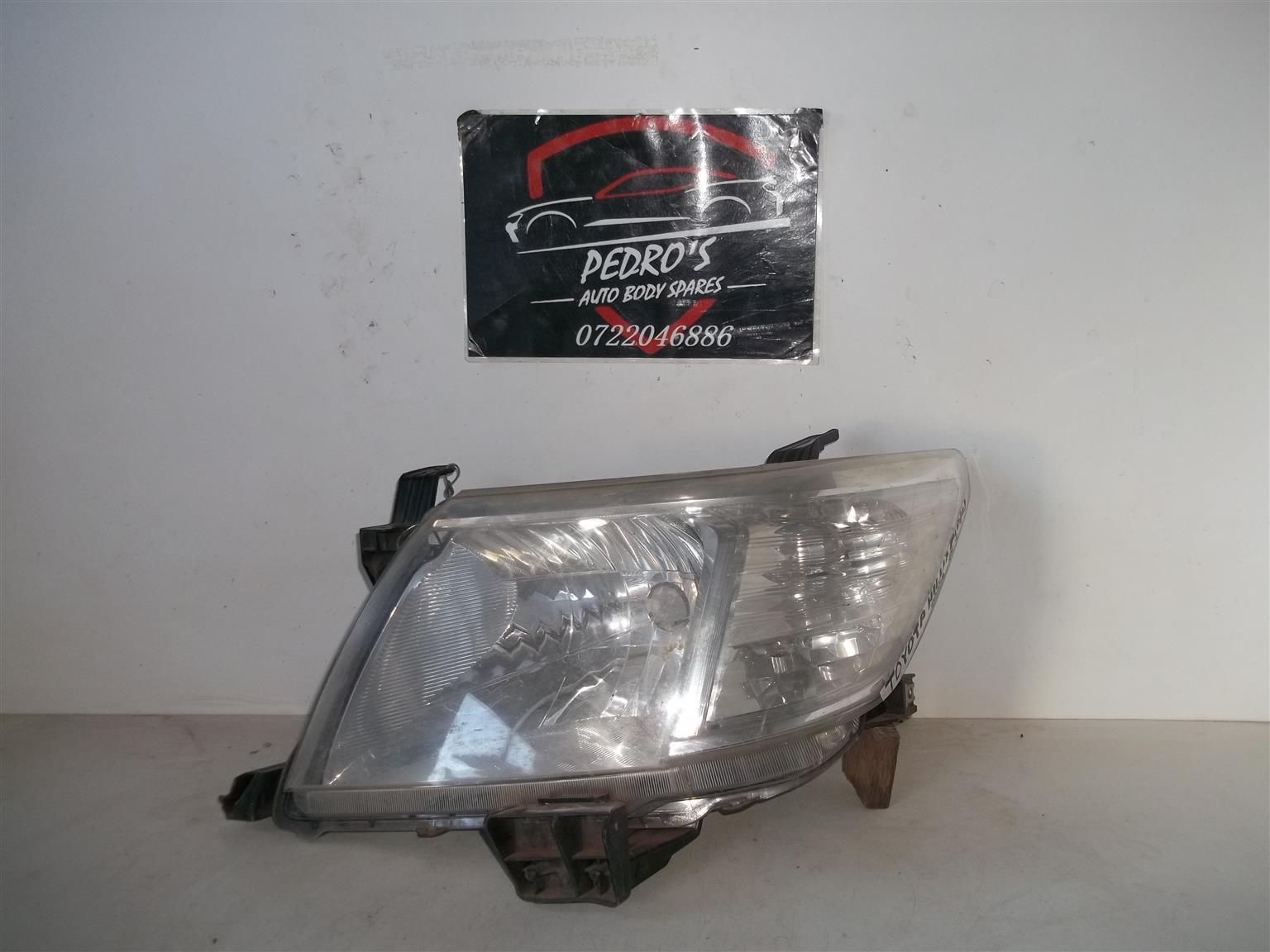 Toyota Hilux D4D '11-'15 left headlights - Private Seller Toyota Hilux D4D '11-'15 left headlights - Private Seller